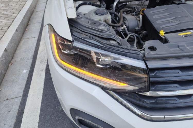 Used Volkswagen Tacqua 2020 1.5L Automatic Yue Right Front Headlight