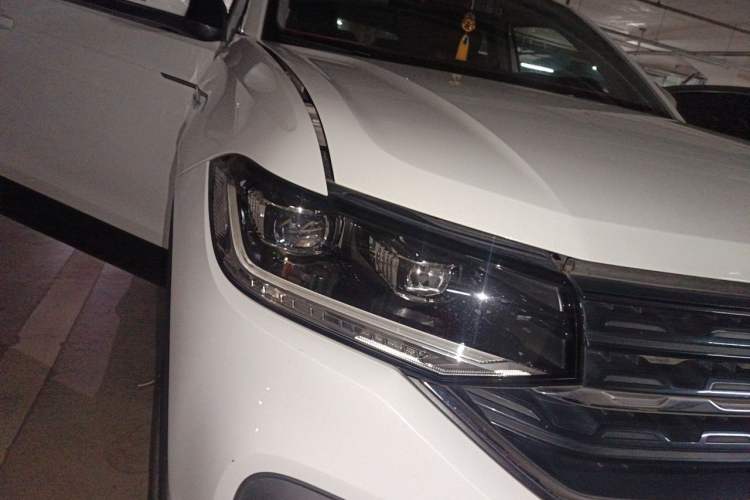 Used Volkswagen Tacqua 2020 1.5L Automatic Yue Right Front Headlight
