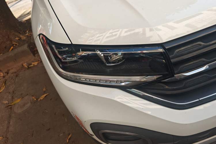 Used Volkswagen Tacqua 2020 1.5L Automatic Yue Right Front Headlight