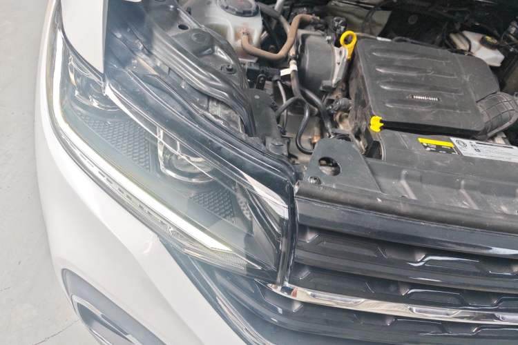 Used Volkswagen Tacqua 2020 1.5L Automatic Yue Right Front Headlight
