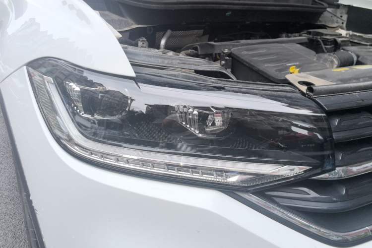 Used Volkswagen Tacqua 2020 1.5L Automatic Yue Right Front Headlight