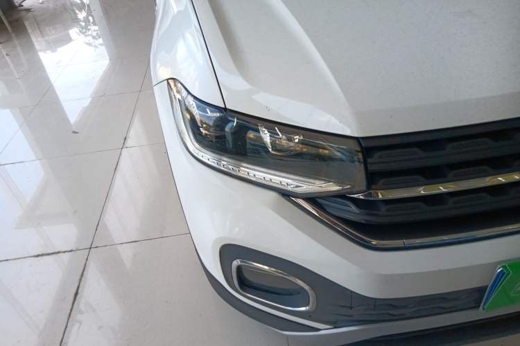 Used Volkswagen Tacqua 2020 1.5L Automatic Yue Right Front Headlight