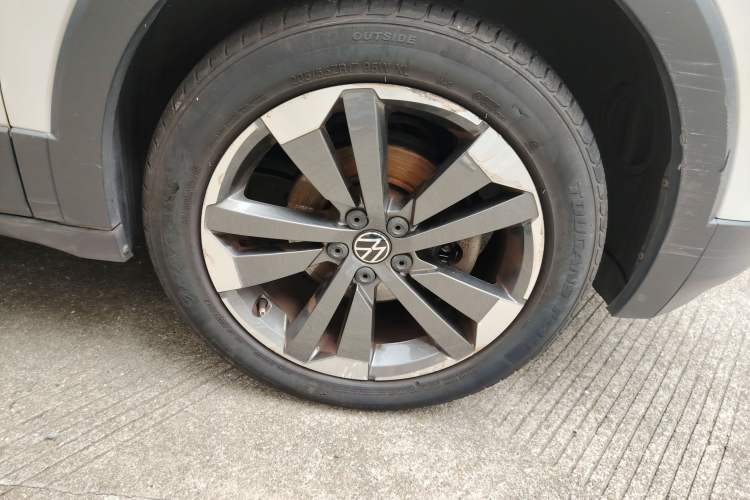 Used Volkswagen Tacqua 2020 280TSI Starry Limited Edition Right Front Wheel Hub