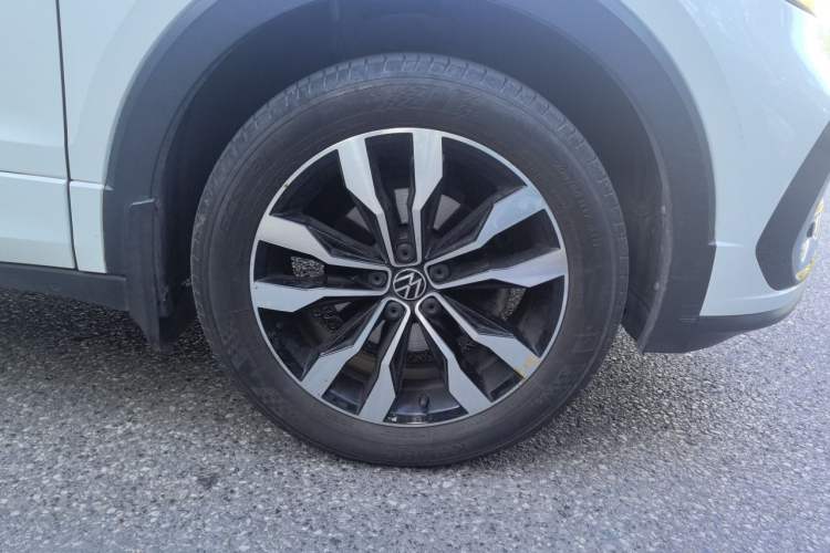Used Volkswagen Tacqua 2020 280TSI DSG R-Line Right Front Wheel Hub
