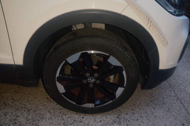 Used Volkswagen Tacqua 2020 1.5L Automatic Yue Right Front Wheel Hub