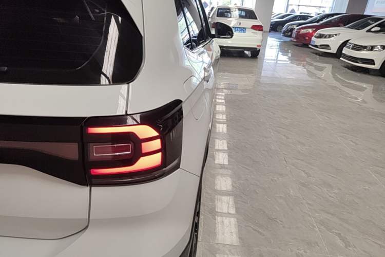 Used Volkswagen Tacqua 2020 1.5L Automatic Yue Right Rear Taillight