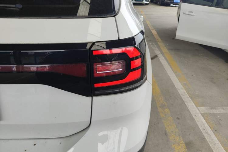 Used Volkswagen Tacqua 2020 1.5L Automatic Yue Right Rear Taillight