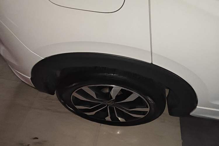 Used Volkswagen Tacqua 2020 1.5L Automatic R-Line Right Rear Wheel Hub