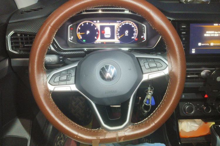Used Volkswagen Tacqua 2020 1.5L Automatic R-Line Steering Wheel