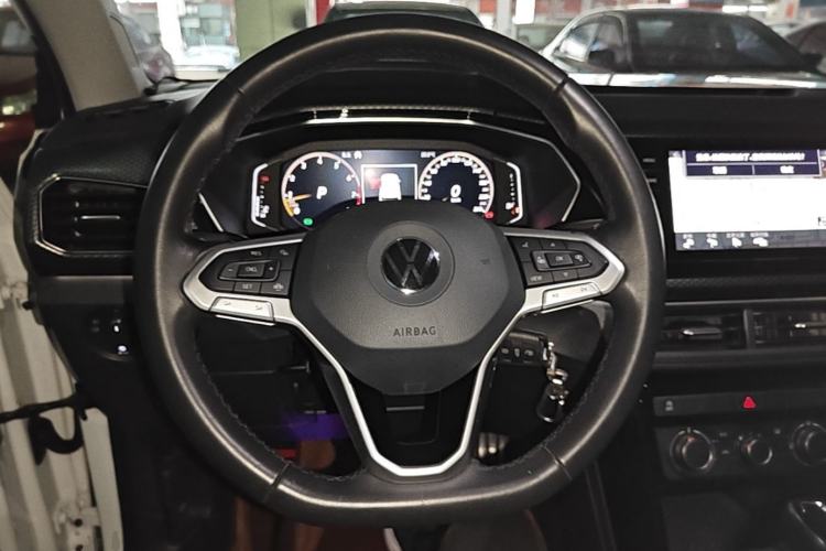 Used Volkswagen Tacqua 2020 1.5L Automatic R-Line Steering Wheel