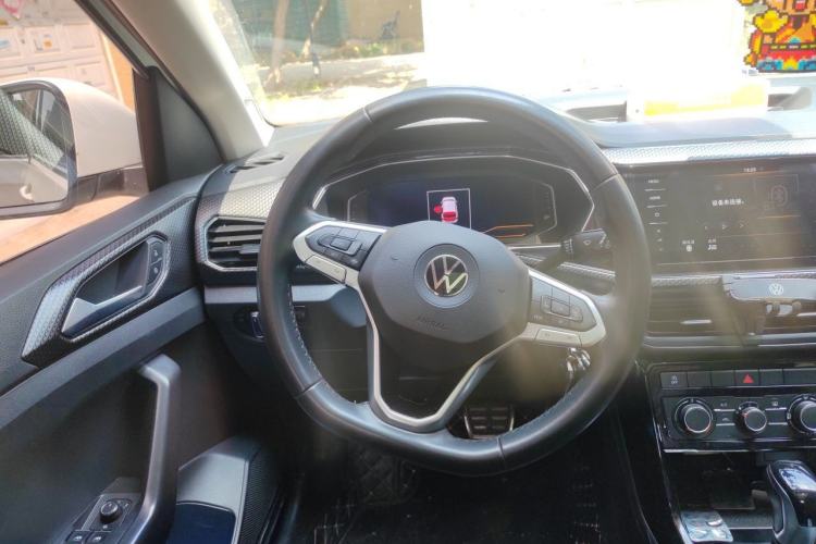 Used Volkswagen Tacqua 2020 1.5L Automatic R-Line Steering Wheel