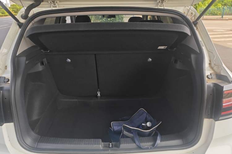 Used Volkswagen Tacqua 2020 1.5L Automatic Yue Trunk
