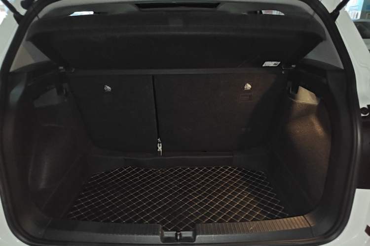 Used Volkswagen Tacqua 2020 1.5L Automatic R-Line Trunk