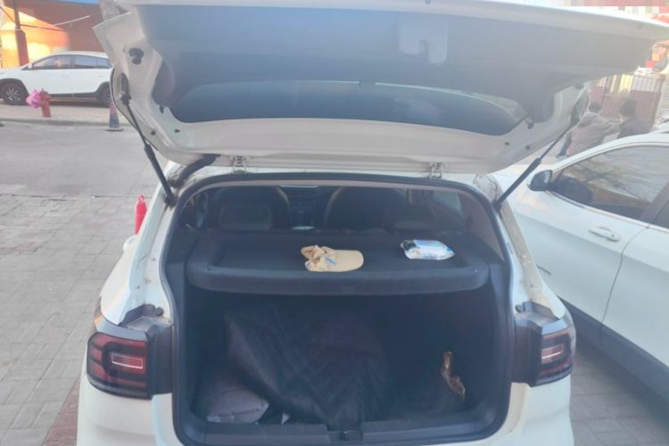 Used Volkswagen Tacqua 2020 1.5L Automatic Yue Trunk