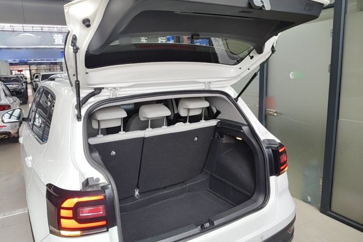 Used Volkswagen Tacqua 2020 280TSI DSG EnjoyPro Trunk