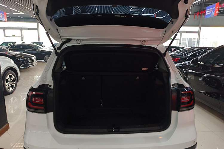 Used Volkswagen Tacqua 2020 1.5L Automatic Yue Trunk