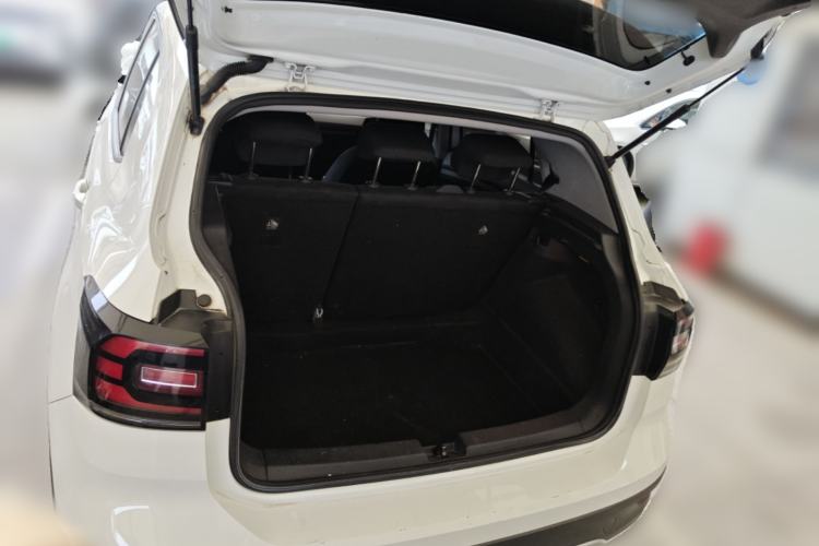 Used Volkswagen Tacqua 2020 1.5L Automatic Shang Trunk