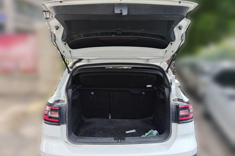 Used Volkswagen Tacqua 2020 1.5L Automatic Yue Trunk