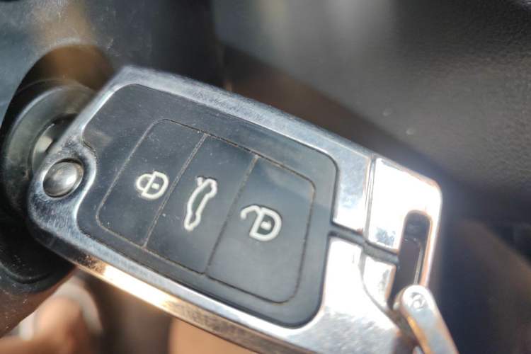 Used Volkswagen Tacqua 2020 1.5L Automatic R-Line Vehicle Key