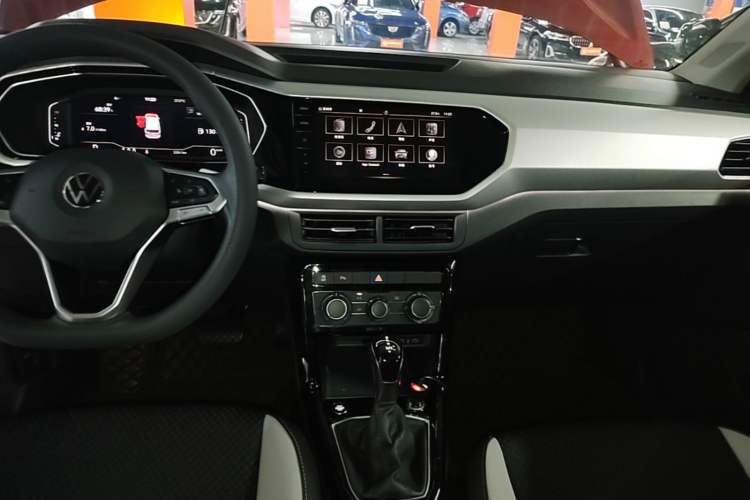 Used Volkswagen Tacqua 2021 1.5L Automatic Yue Zhi Lian Edition Audio And AC Panel