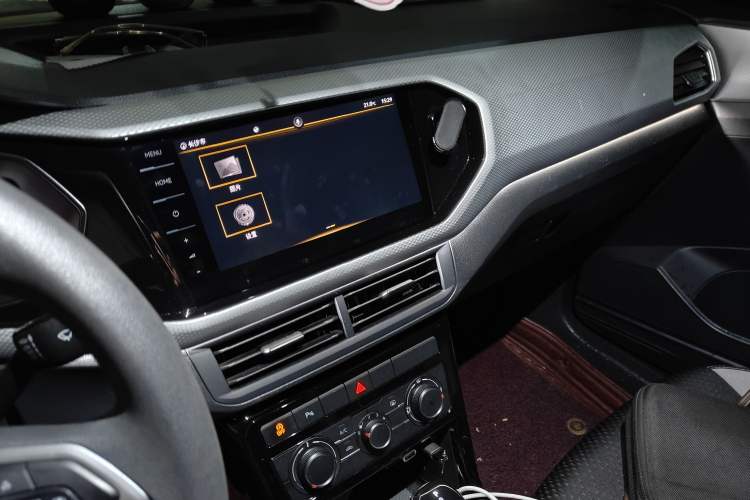 Used Volkswagen Tacqua 2021 1.5L Automatic 30th Anniversary Edition Audio And AC Panel
