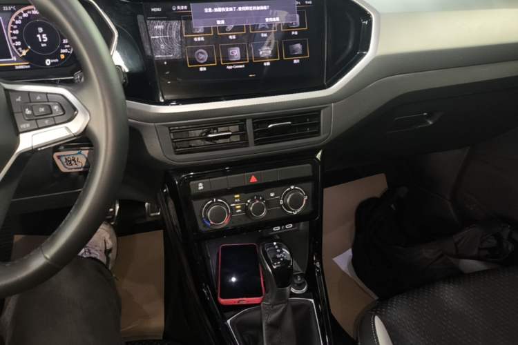 Used Volkswagen Tacqua 2021 200TSI DSG R-Line Smart Connectivity Version Audio And AC Panel