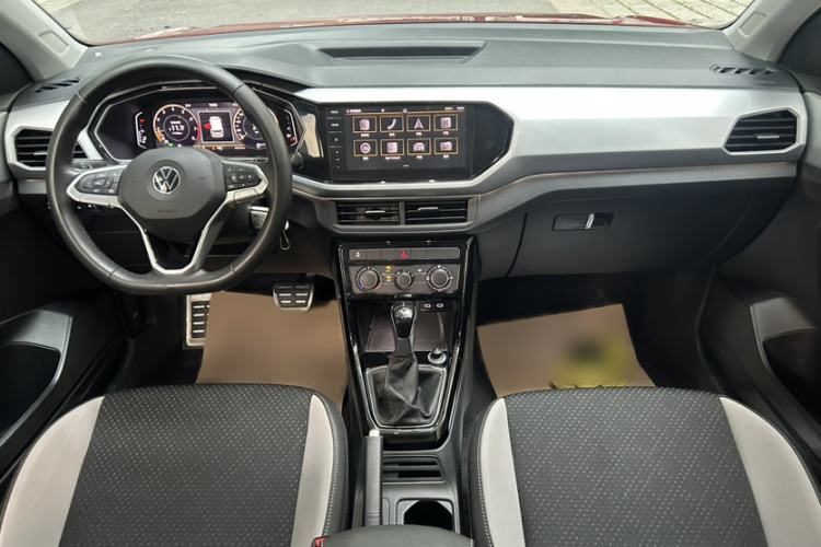 Used Volkswagen Tacqua 2021 200TSI DSG R-Line Smart Connectivity Version Interior 10