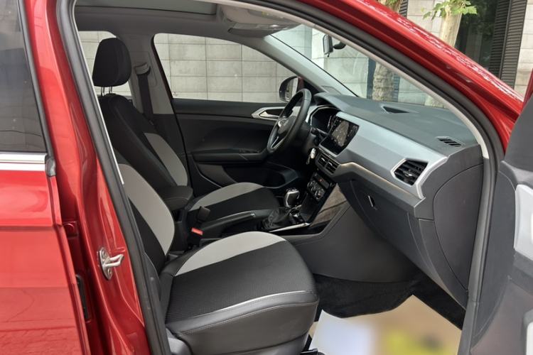 Used Volkswagen Tacqua 2021 200TSI DSG R-Line Smart Connectivity Version Interior 11