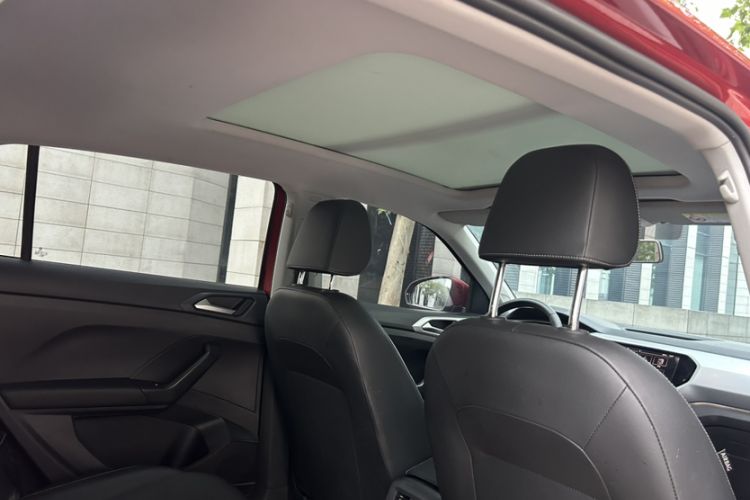 Used Volkswagen Tacqua 2021 200TSI DSG R-Line Smart Connectivity Version Interior 2