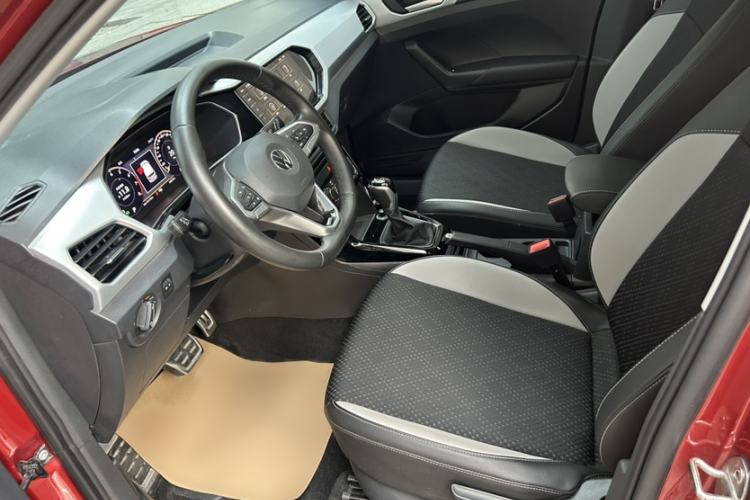Used Volkswagen Tacqua 2021 200TSI DSG R-Line Smart Connectivity Version Interior 3