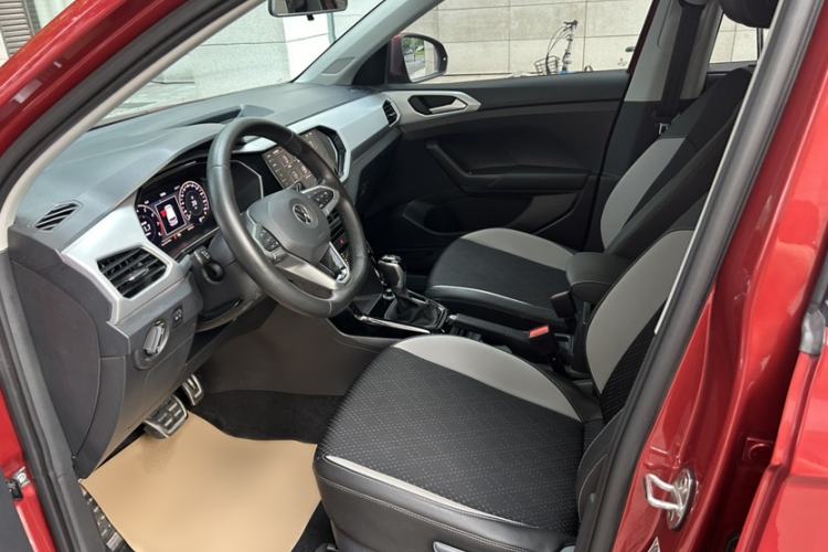 Used Volkswagen Tacqua 2021 200TSI DSG R-Line Smart Connectivity Version Interior 8