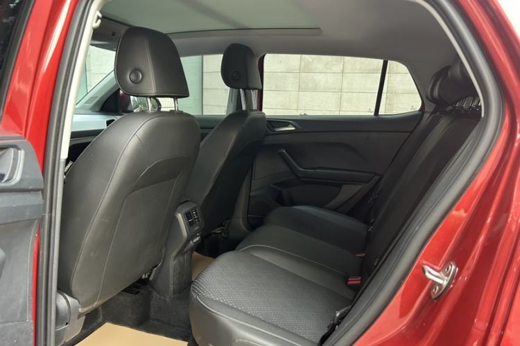 Used Volkswagen Tacqua 2021 200TSI DSG R-Line Smart Connectivity Version Interior 9