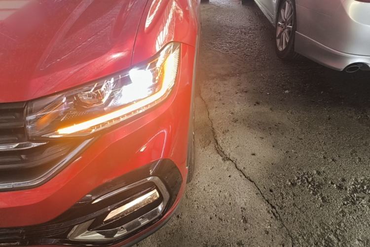 Used Volkswagen Tacqua 2021 200TSI DSG R-Line Smart Connectivity Version Left Front Headlight
