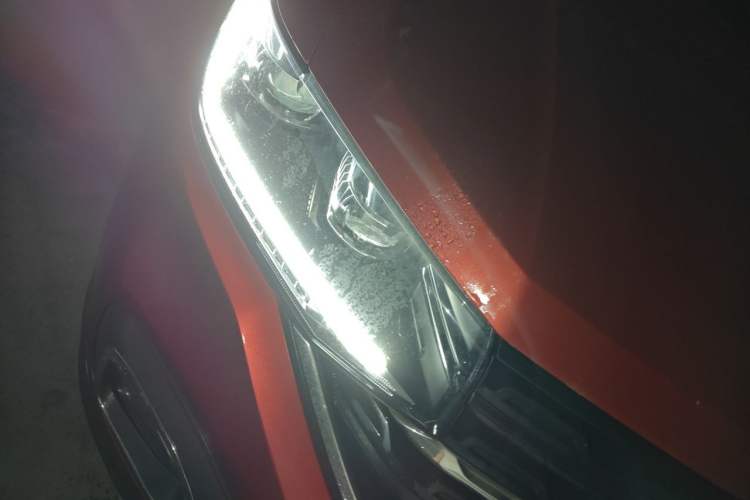Used Volkswagen Tacqua 2021 1.5L Automatic 30th Anniversary Edition Right Front Headlight