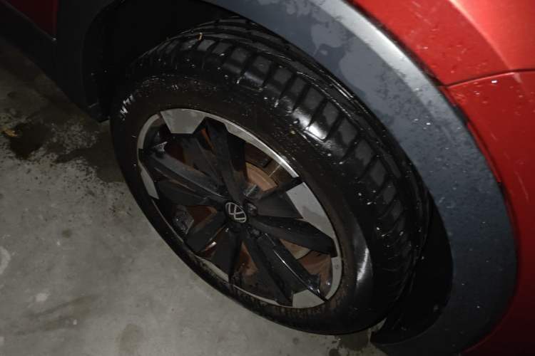 Used Volkswagen Tacqua 2021 1.5L Automatic 30th Anniversary Edition Right Front Wheel Hub