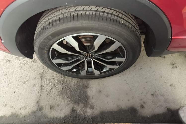 Used Volkswagen Tacqua 2021 200TSI DSG R-Line Smart Connectivity Version Right Rear Wheel Hub