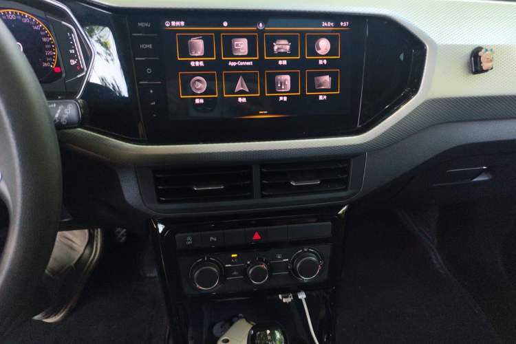 Used Volkswagen Tacqua 2021 1.5L Automatic Yue Zhi Lian Edition Audio And AC Panel