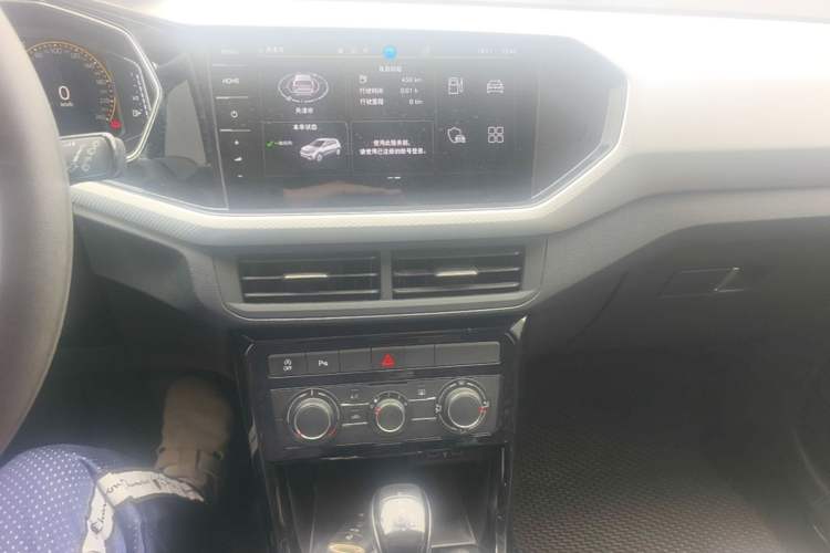 Used Volkswagen Tacqua 2021 1.5L Automatic 30th Anniversary Edition Audio And AC Panel