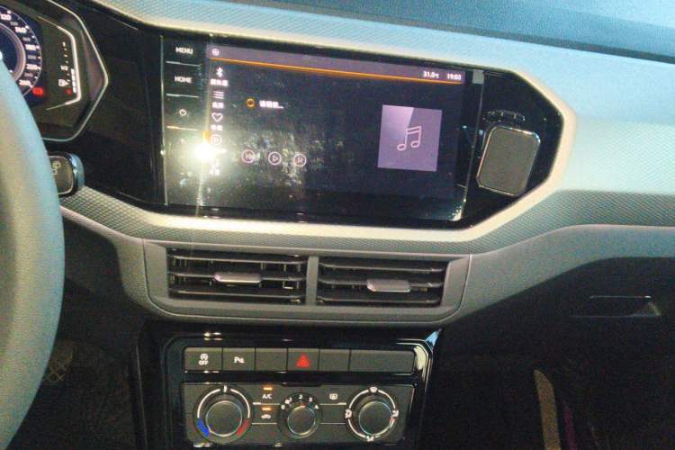 Used Volkswagen Tacqua 2021 200TSI DSG JoyConnect Edition Audio And AC Panel