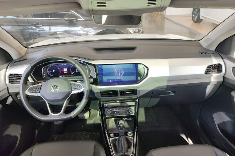 Used Volkswagen Tacqua 2021 280TSI DSG EnjoyPro Smart Connectivity Version Center Console