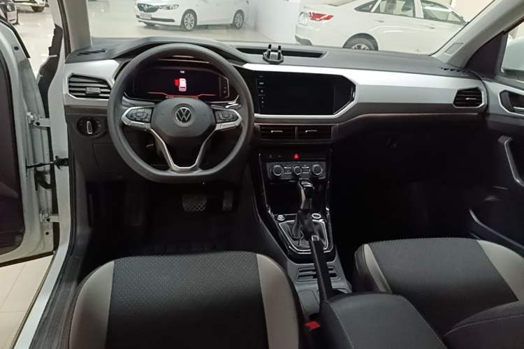 Used Volkswagen Tacqua 2021 200TSI DSG JoyConnect Edition Center Console