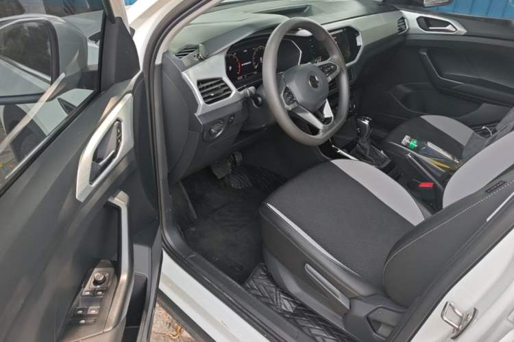 Used Volkswagen Tacqua 2021 200TSI DSG JoyConnect Edition Driver Seat