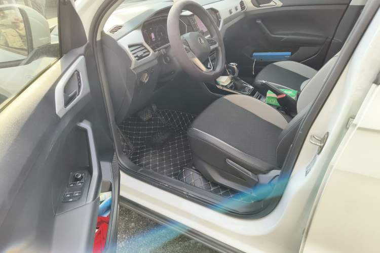 Used Volkswagen Tacqua 2021 1.5L Automatic 30th Anniversary Edition Driver Seat
