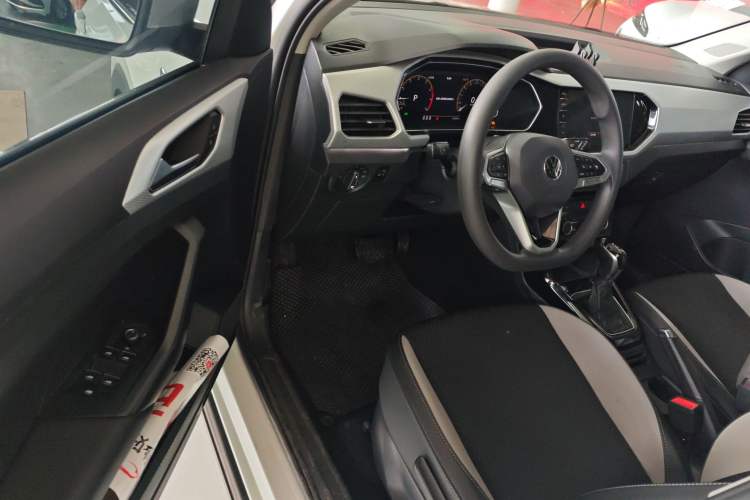 Used Volkswagen Tacqua 2021 200TSI DSG JoyConnect Edition Driver Seat