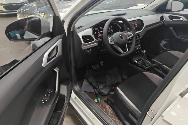 Used Volkswagen Tacqua 2021 280TSI DSG EnjoyPro Smart Connectivity Version Driver Seat