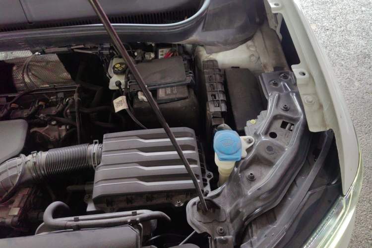 Used Volkswagen Tacqua 2021 200TSI DSG JoyConnect Edition Engine Bay Left