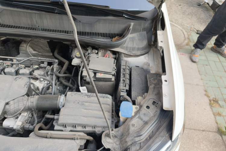 Used Volkswagen Tacqua 2021 1.5L Automatic R-Line Smart Connect Edition Engine Bay Left