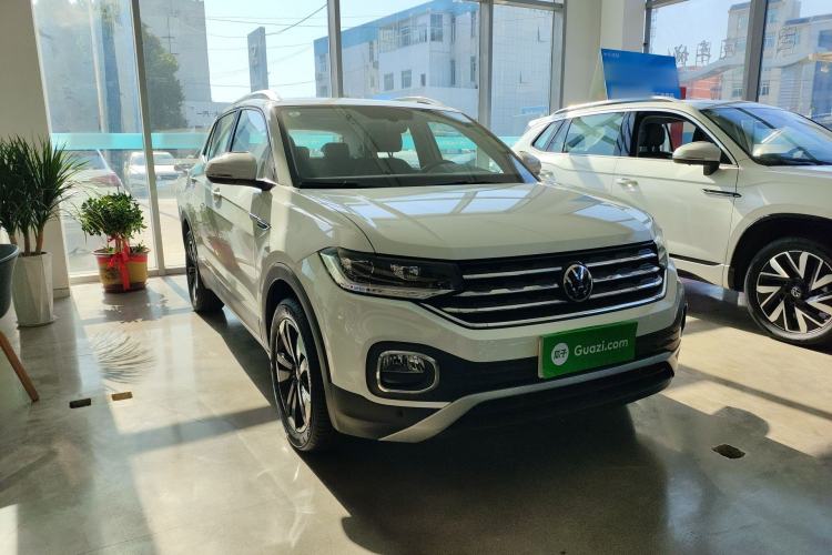 Used Volkswagen Tacqua 2021 280TSI DSG EnjoyPro Smart Connectivity Version Front Right 45 Deg