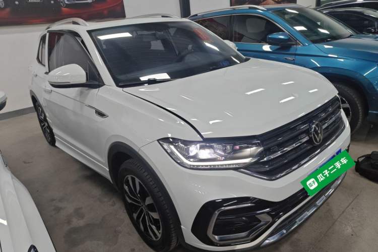 Used Volkswagen Tacqua 2021 280TSI DSG EnjoyPro Smart Connectivity Version Front Right 45 Deg
