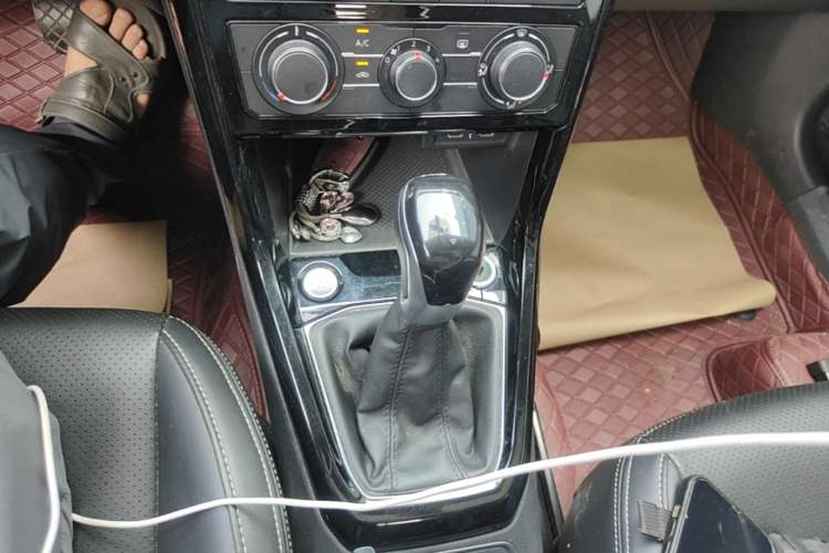 Used Volkswagen Tacqua 2021 1.5L Automatic 30th Anniversary Edition Gear Lever